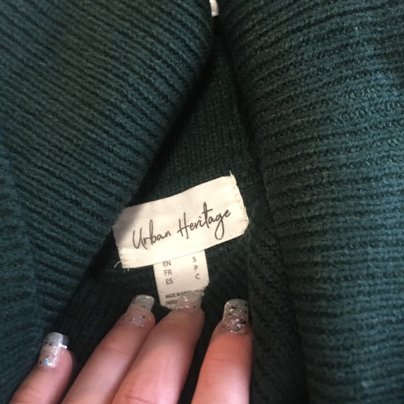 Green Cowl Neck sweater - Picture 2 of 2